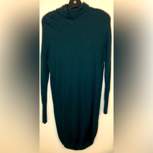 High Low Turtleneck - Picture 2 of 3